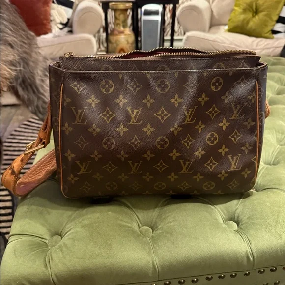 Louis Vuitton Cite Bag - Picture 5 of 8